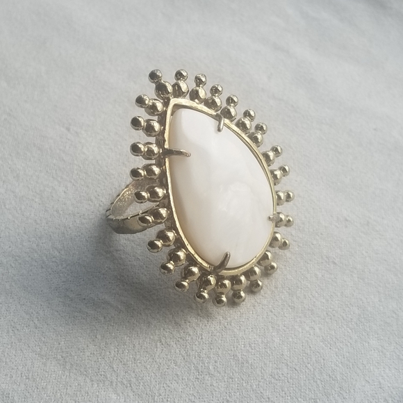 Kendra Scott Jewelry - Kendra Scott Vintage White Mother of Pearl Cocktail Ring in Gold, size 8